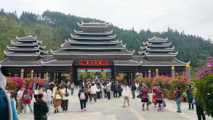 【三全育人】獨(dú)秀踐知:歷史文化與旅游學(xué)院旅游與酒店管理系開展程陽八寨實(shí)地考察活動